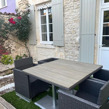 Charmante Charentaise Saint-Jean-dʼAngély Esterno foto