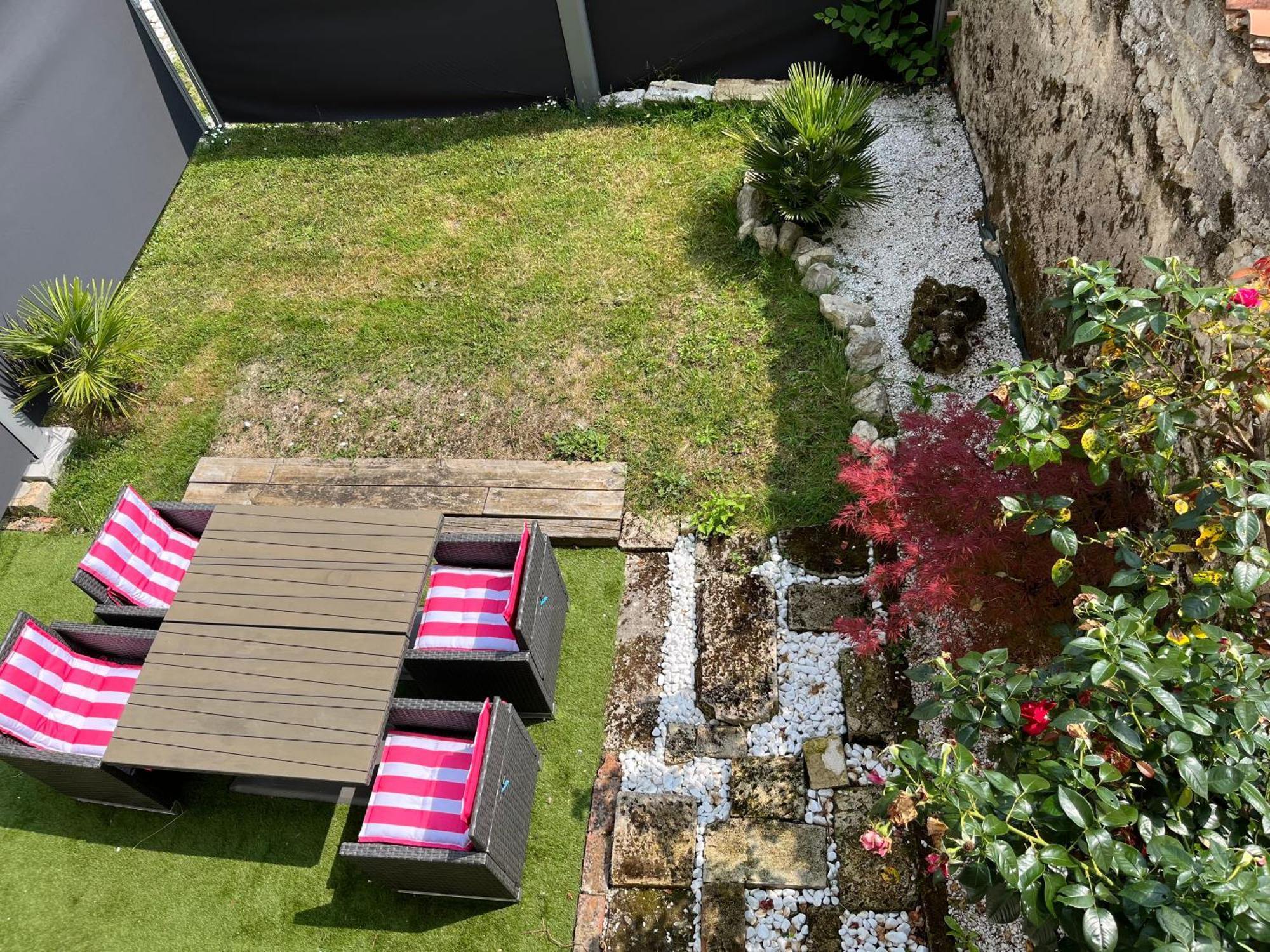 Charmante Charentaise Saint-Jean-dʼAngély Esterno foto
