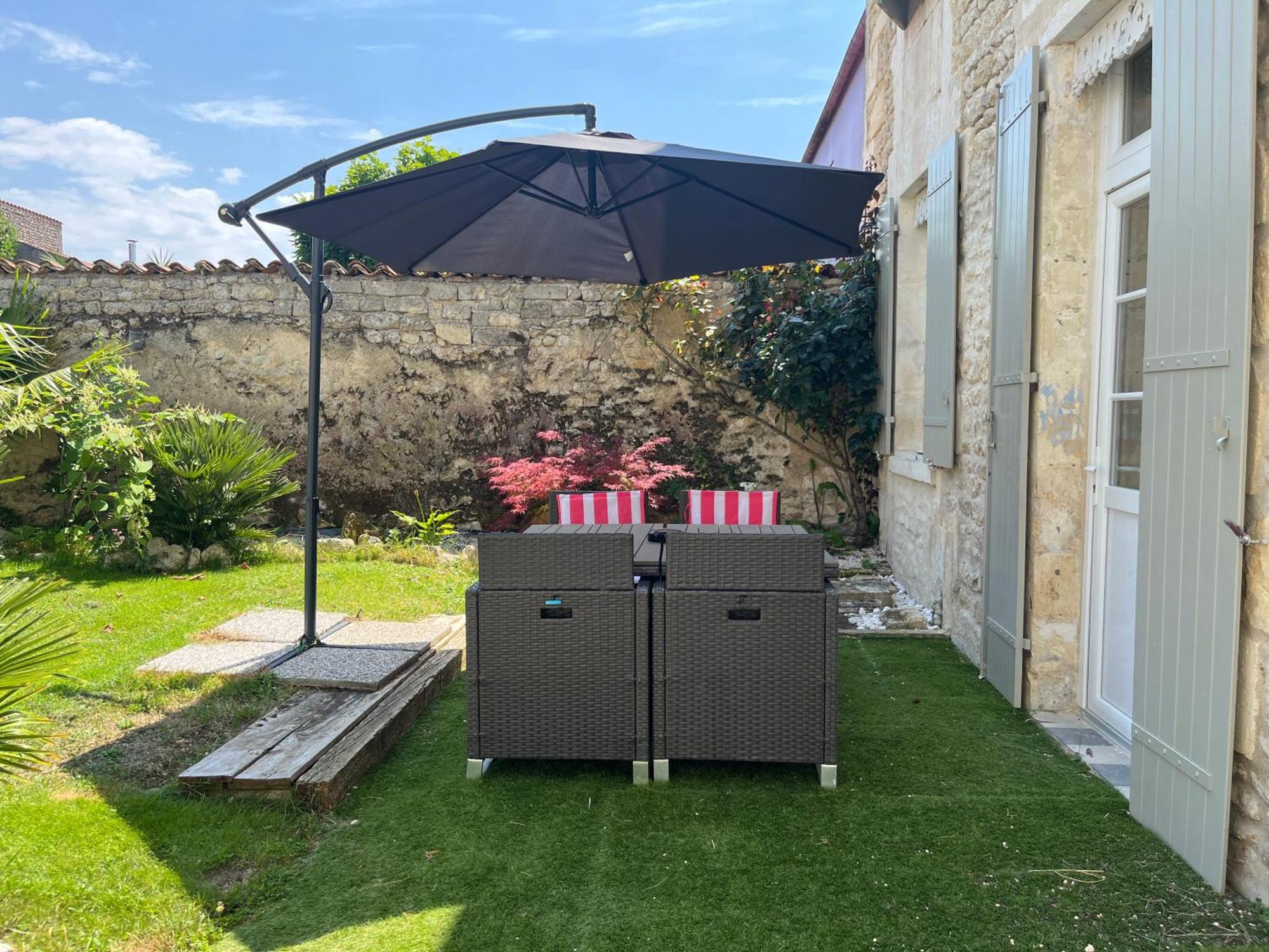 Charmante Charentaise Saint-Jean-dʼAngély Esterno foto